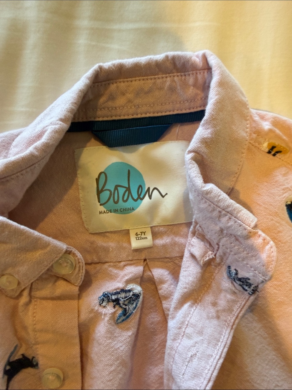 Boden Pink Short-Sleeve Button-Down Shirt with Embroidered Dogs - Picture 2 of 3